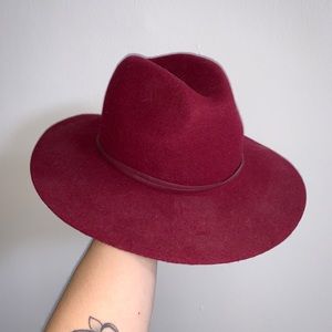 UO MAROON COWBOY\COWGIRL HAT